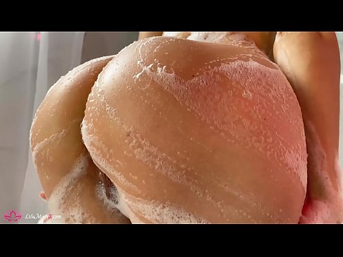 ❤️ Brunette sjálfsfróar kisu með titrara til að fá mikla fullnægingu í sturtu Klám hjá okkur is.myteporn.ru