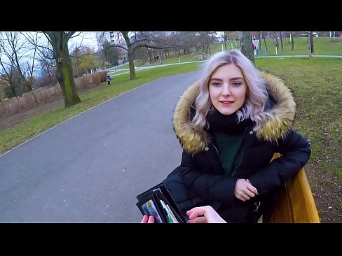 ❤️ Gleypir heitt ásamt ókunnugra fyrir peninga - blástur í garðinum eftir Evu Elfie Klám hjá okkur is.myteporn.ru
